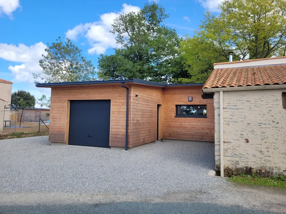 Extension en ossature bois à Vieillevigne - Garage, lingerie et salon d'été