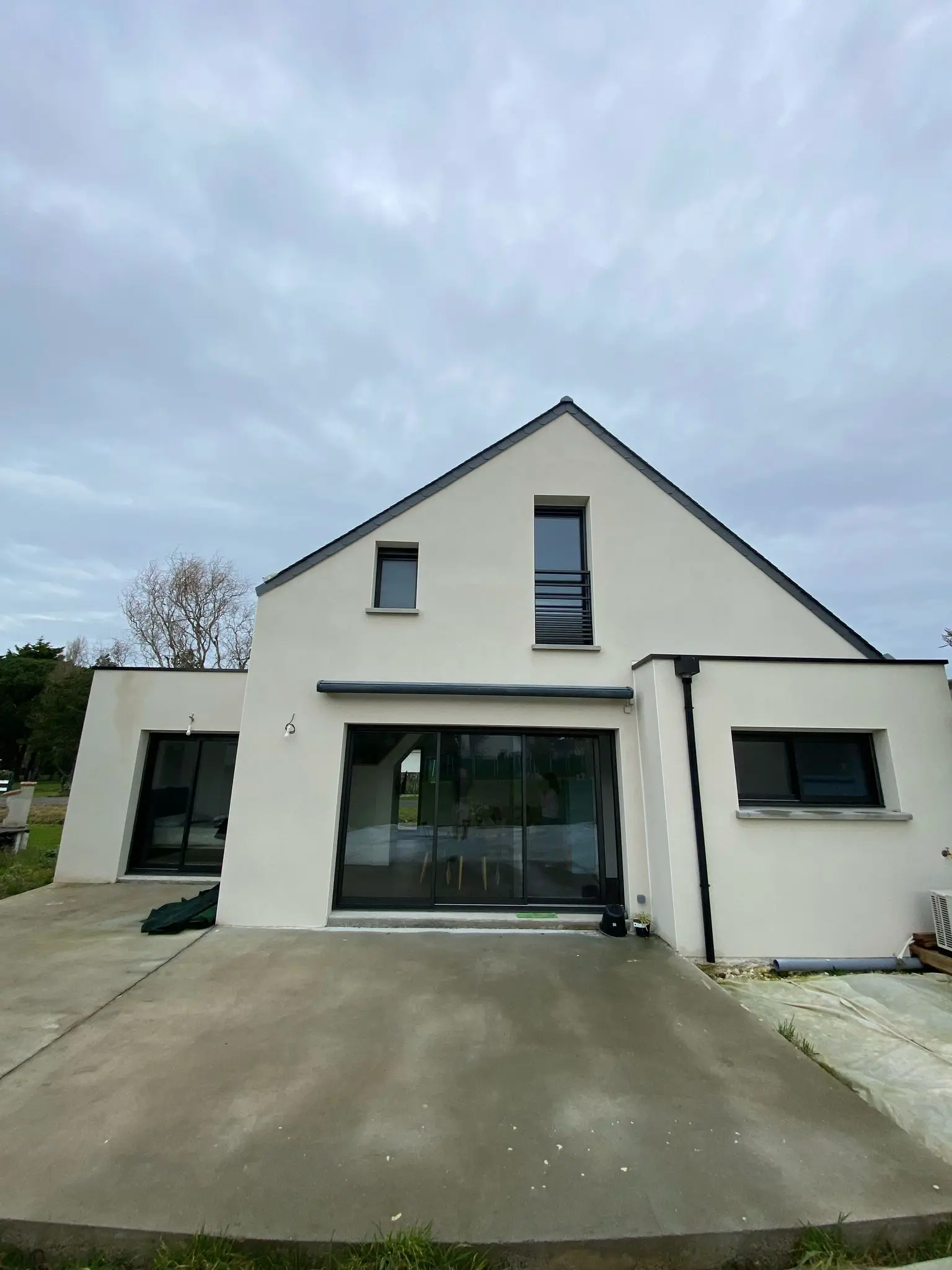 Maison contemporaine avec grande terrasse